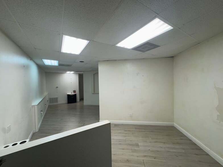 3280 Commercial Way, Spring Hill, FL for lease - Building Photo - Image 3 of 9