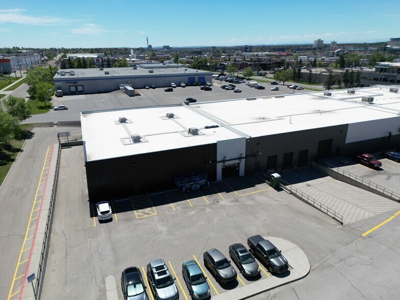 5716 1st St SE, Calgary, AB à louer - Photo du bâtiment - Image 2 de 4