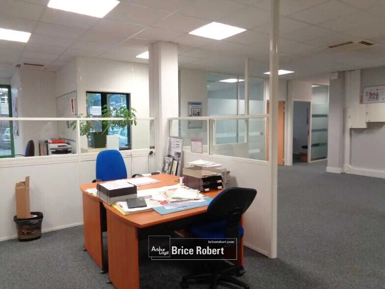 Bureau dans Bron à louer - Photo intérieure - Image 3 de 8