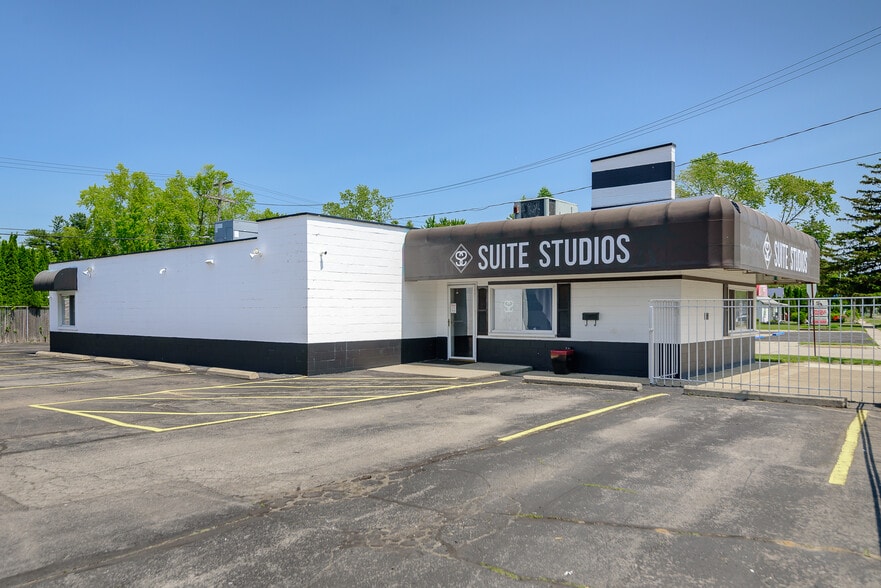 573 E Huron River Dr, Belleville, MI for sale - Building Photo - Image 1 of 52