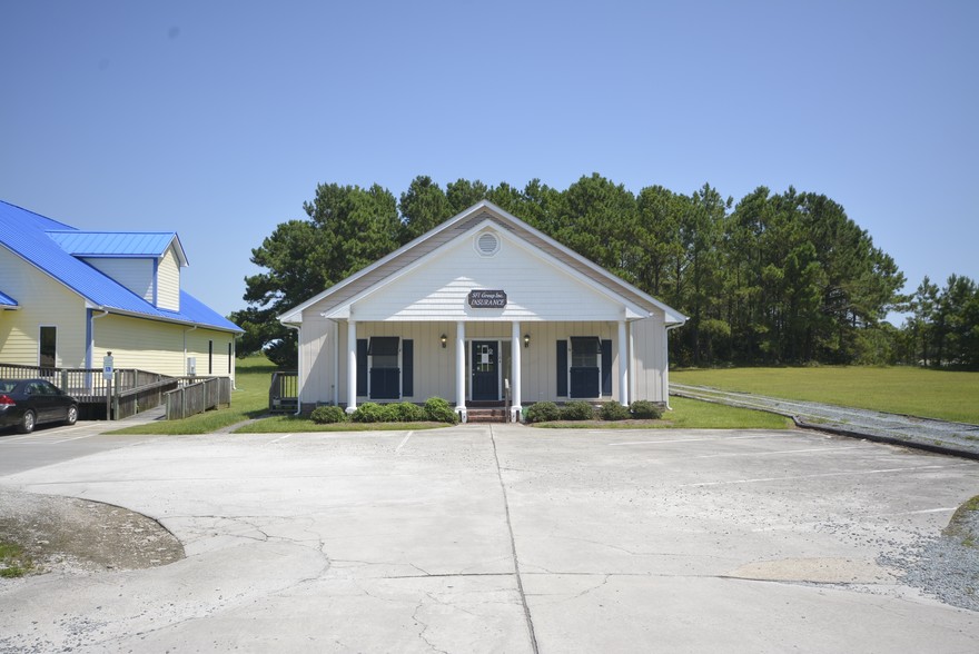 104 Lakeside Dr, Sneads Ferry, NC for sale - Primary Photo - Image 1 of 1