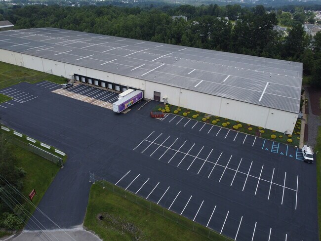 Plus de détails pour 1270 Mid Valley Dr, Jessup, PA - Industriel à louer