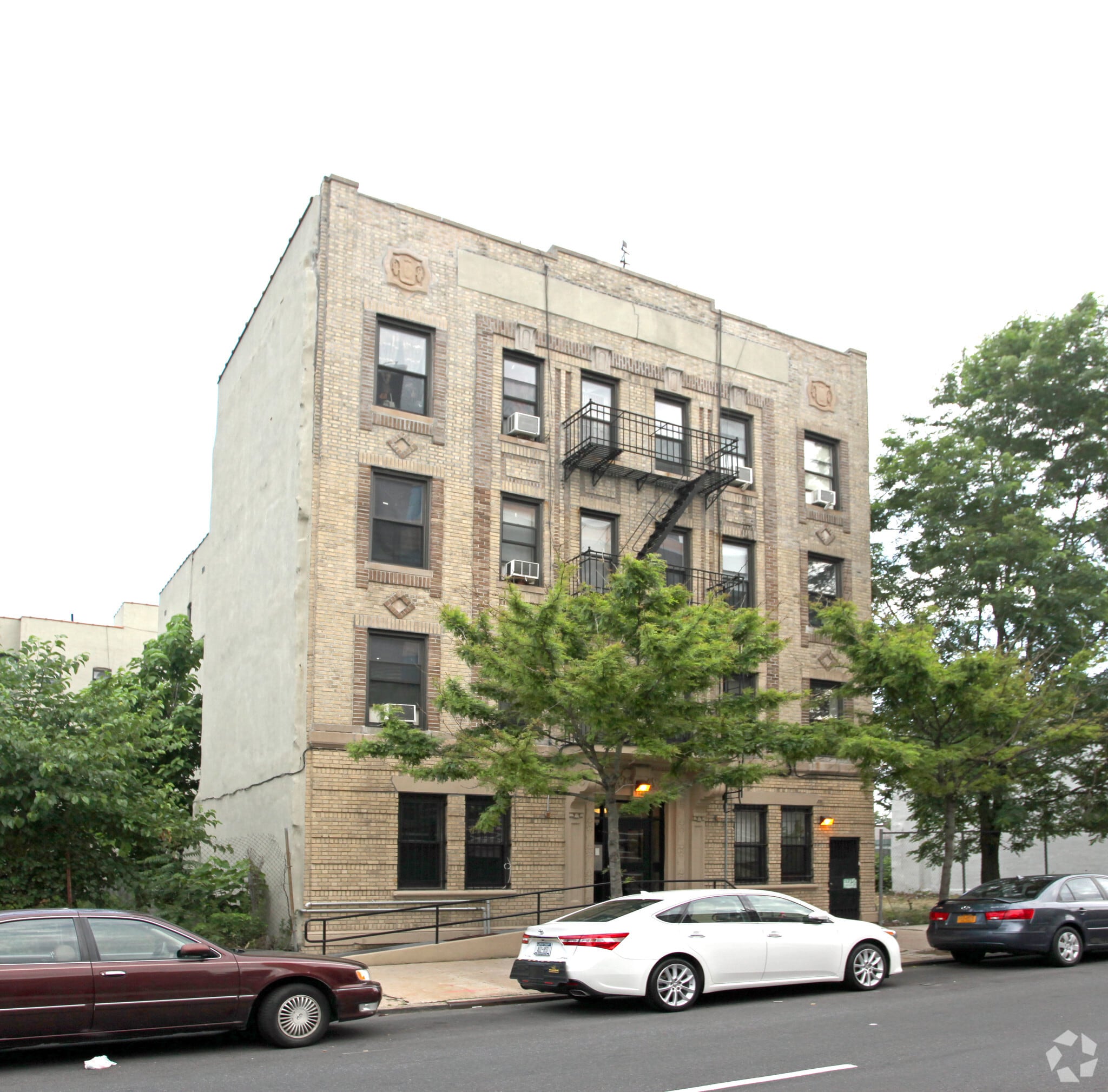 BROOKLYN 8-BUILDINGS $39K/Unit- portfolio of 8 properties for sale on LoopNet.ca Primary Photo- Image 1 of 8
