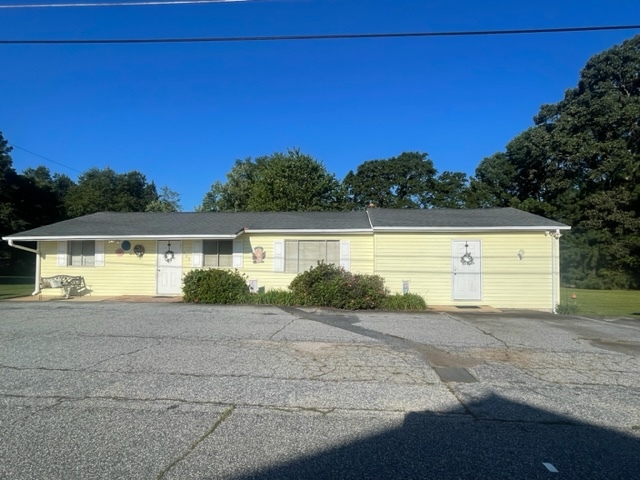 140 Schoolyard Rd, Boiling Springs, SC for sale - Building Photo - Image 1 of 1