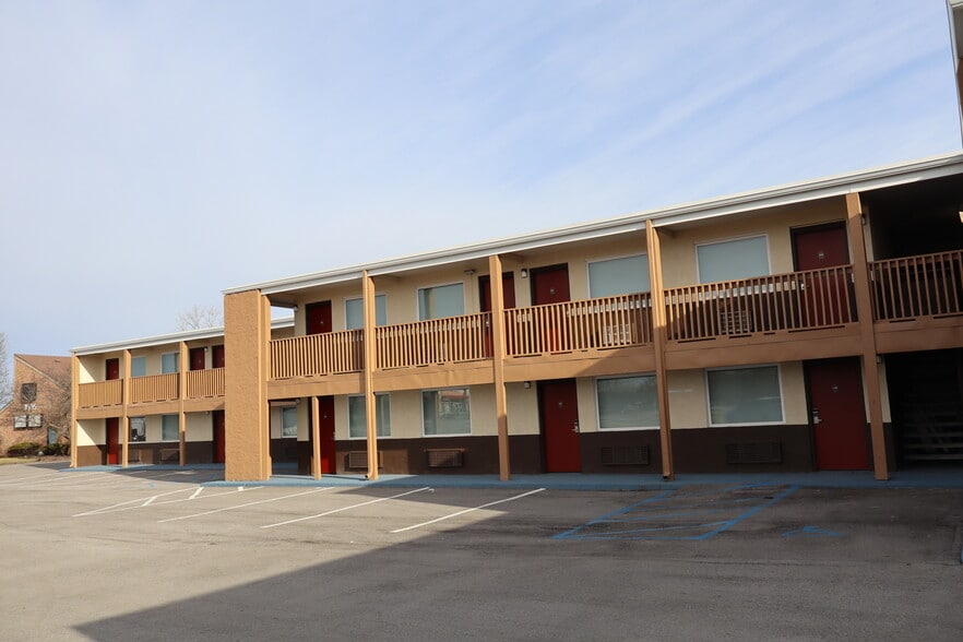 3521 Lake City Hwy, Warsaw, IN for sale - Building Photo - Image 2 of 24