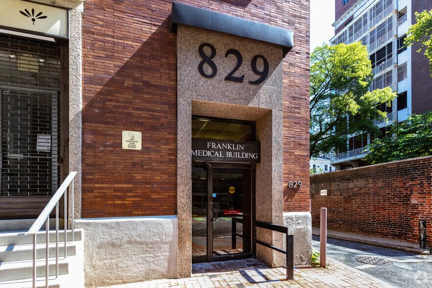 829-837 Spruce St, Philadelphia, PA à louer - Photo du bâtiment - Image 3 de 11