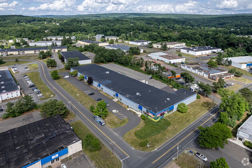 2-8 Progress Dr, Manchester, CT à louer - Aérien - Image 2 de 5