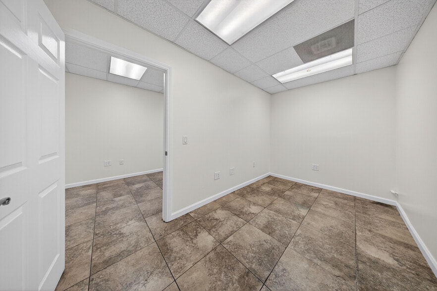 1433-1437 W El Segundo Blvd, Compton, CA for lease - Building Photo - Image 3 of 23