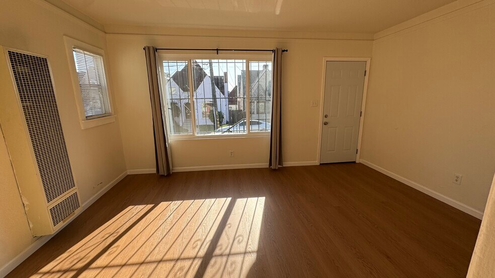 7300-7302 Ney Ave, Oakland, CA à vendre - Photo intérieure - Image 3 de 10