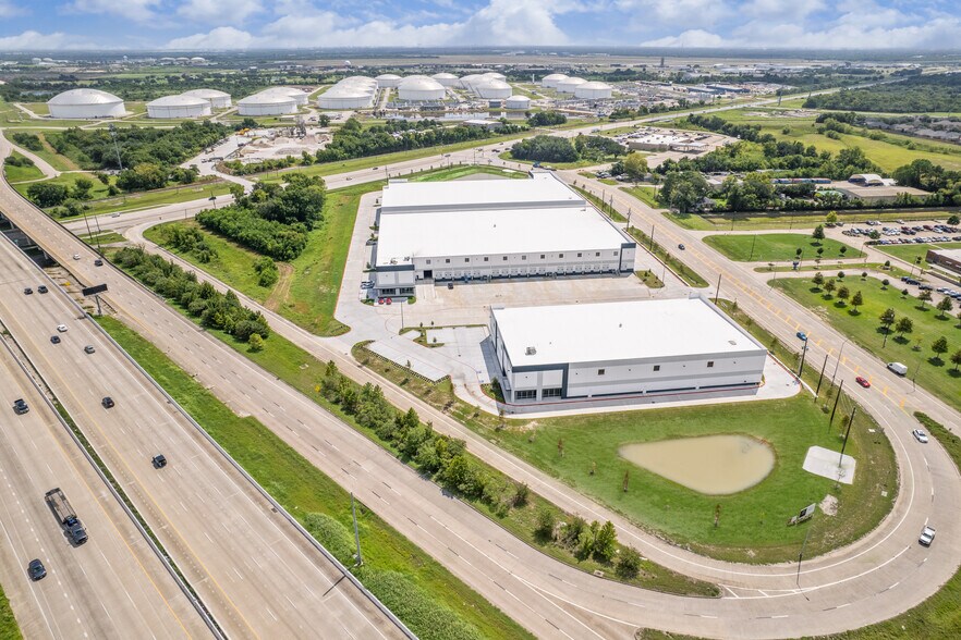 13415 Conklin Ln, Houston, TX à vendre - Photo du bâtiment - Image 3 de 4