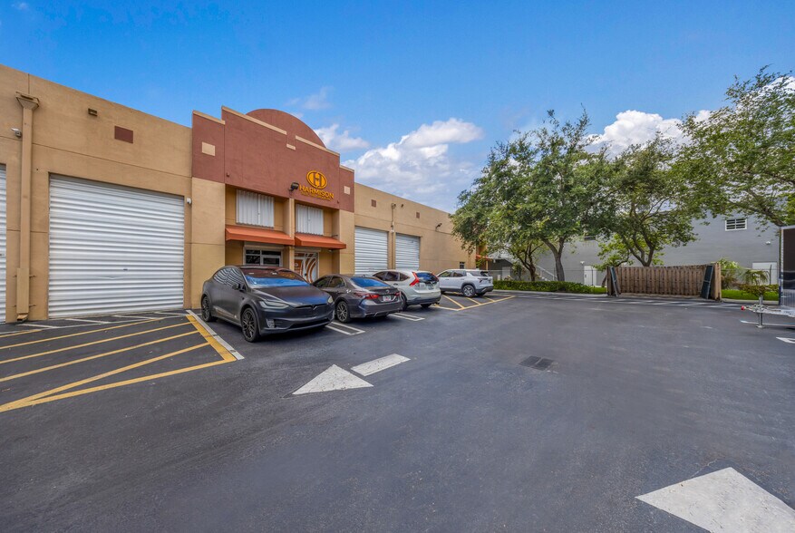 12240 SW 128th Ct, Miami, FL à vendre - Photo du bâtiment - Image 2 de 27