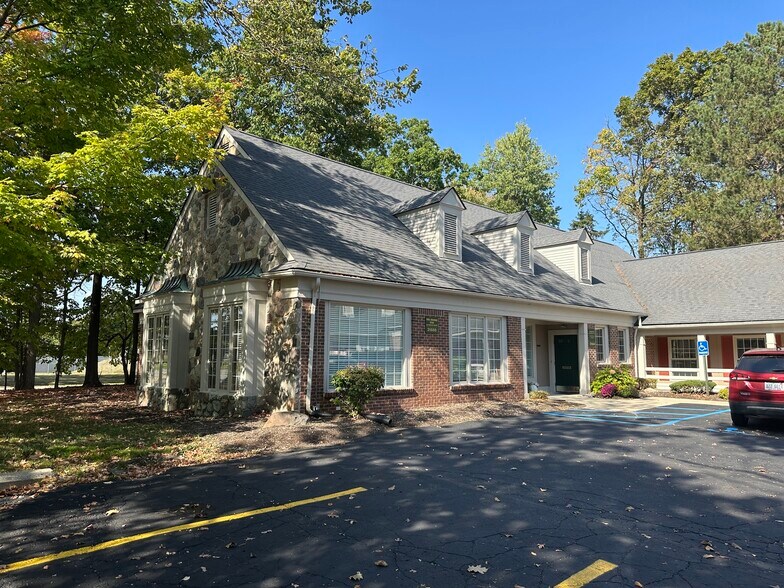 31886 Northwestern Hwy, Farmington, MI à louer - Photo principale - Image 1 de 14