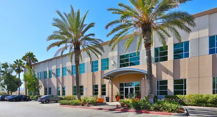 27220 W Turnberry Ln, Valencia, CA à vendre - Photo du bâtiment - Image 2 de 8