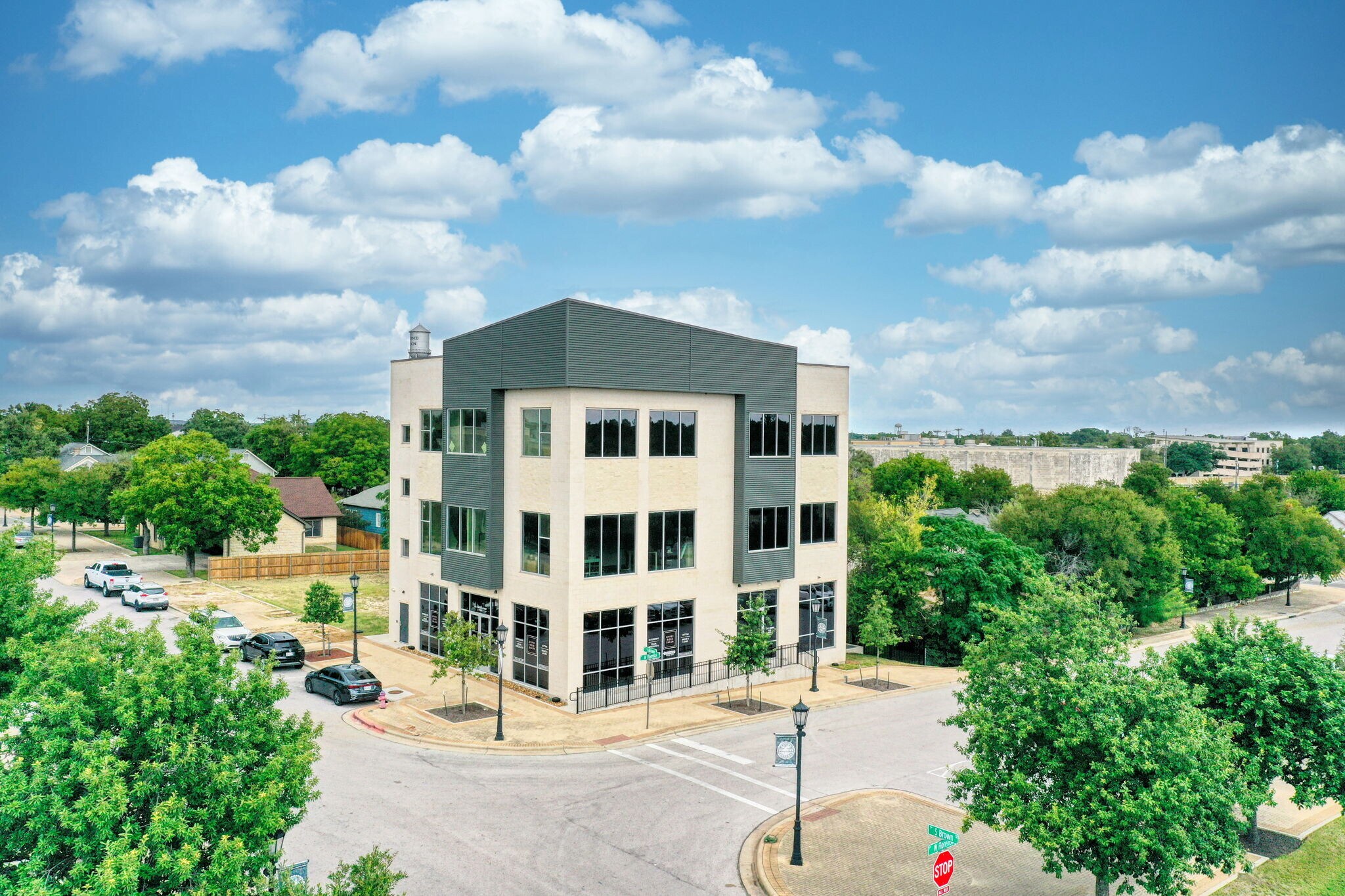 211 S Brown St, Round Rock, TX for lease Building Photo- Image 1 of 64