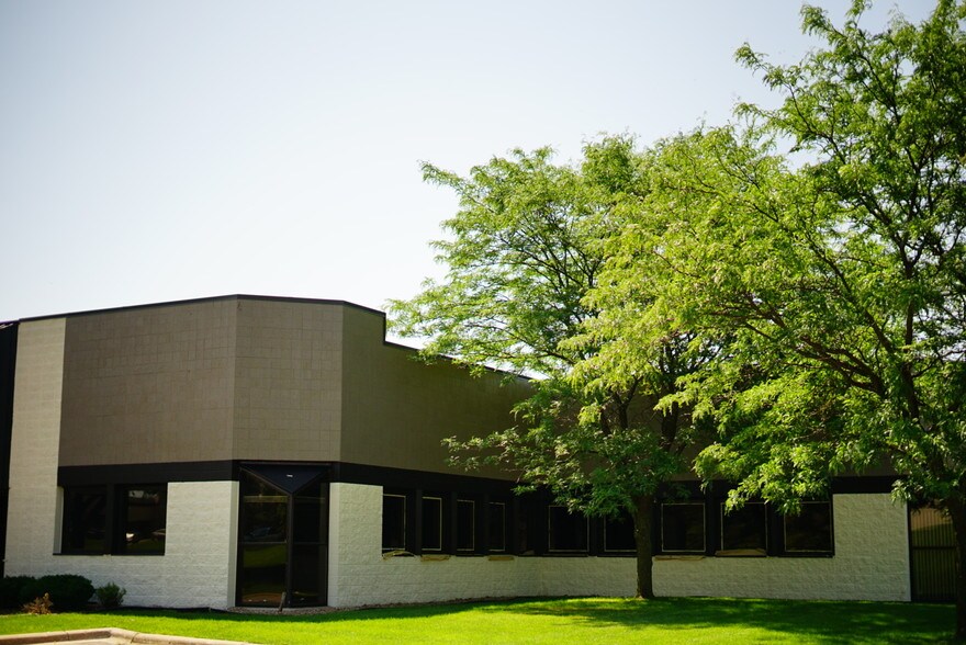 7615 Golden Triangle Dr, Eden Prairie, MN à louer - Photo du bâtiment - Image 3 de 3