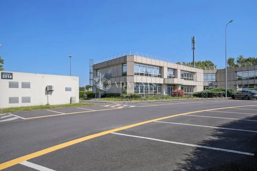 Bureau dans Roissy-en-France à louer - Photo du bâtiment - Image 1 de 5
