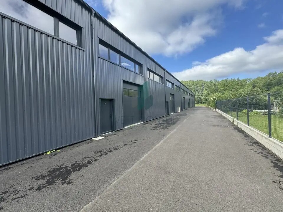 Flex dans Bernes-sur-Oise à louer Photo du bâtiment- Image 1 de 7