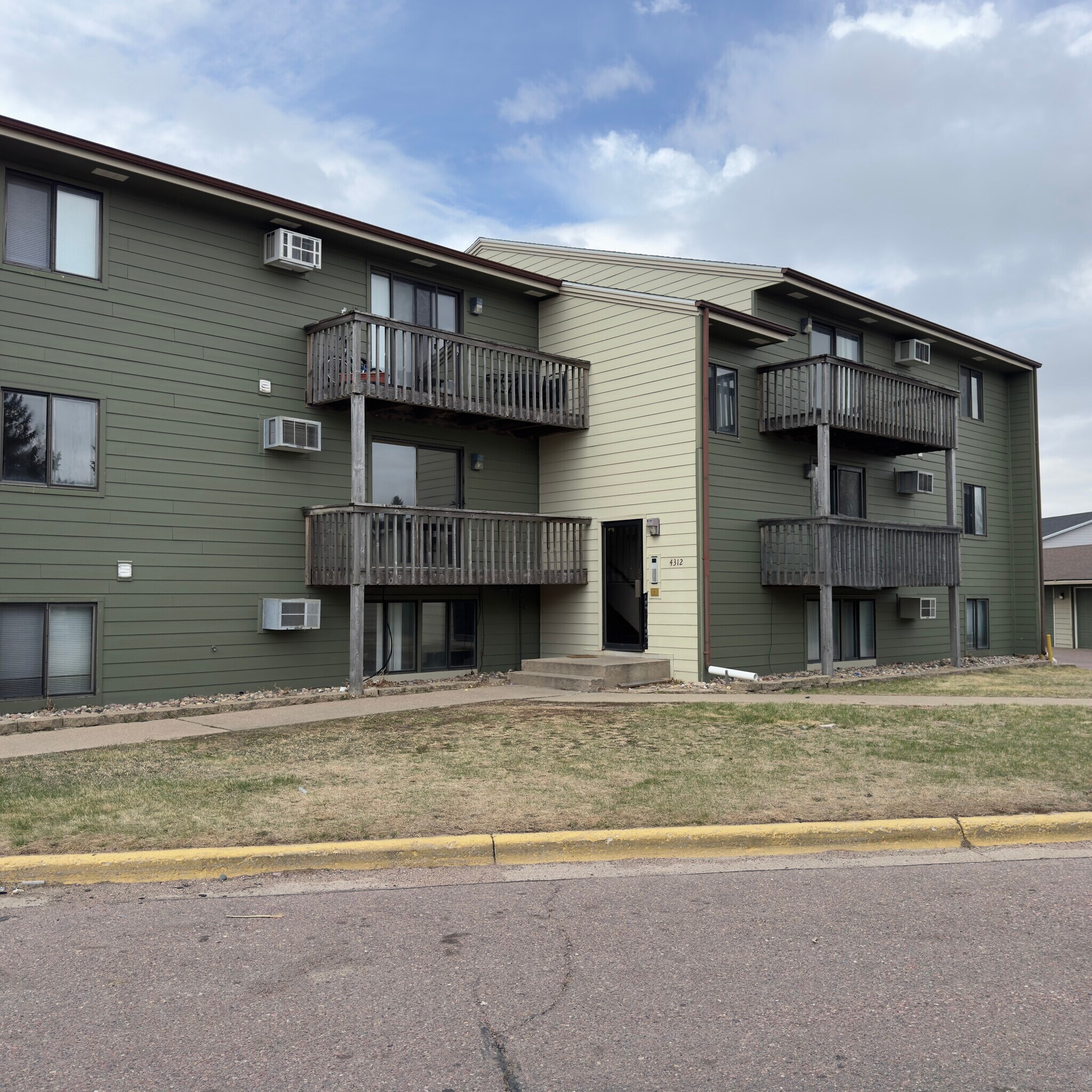 4304 E 26th St, Sioux Falls, SD à vendre Photo principale- Image 1 de 9