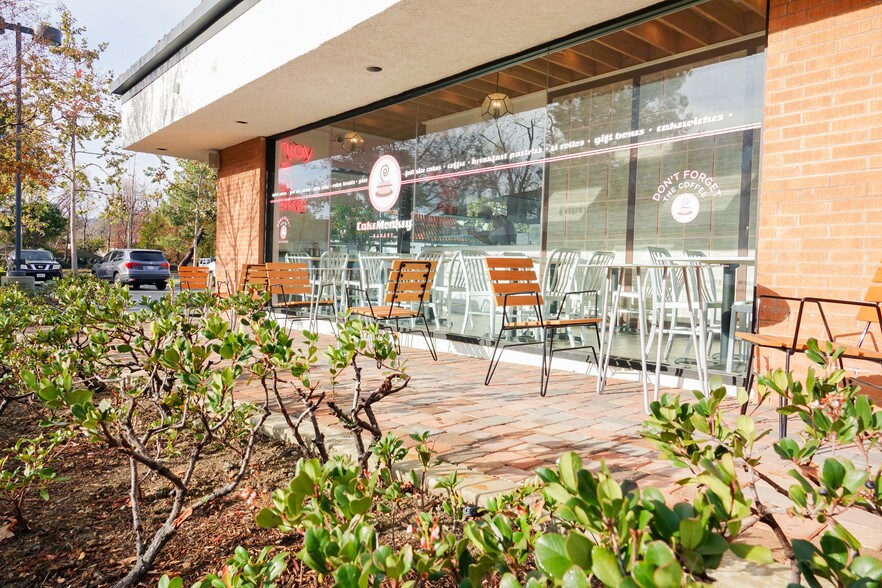 2900 Townsgate Rd, Westlake Village, CA à louer - Photo du bâtiment - Image 3 de 7