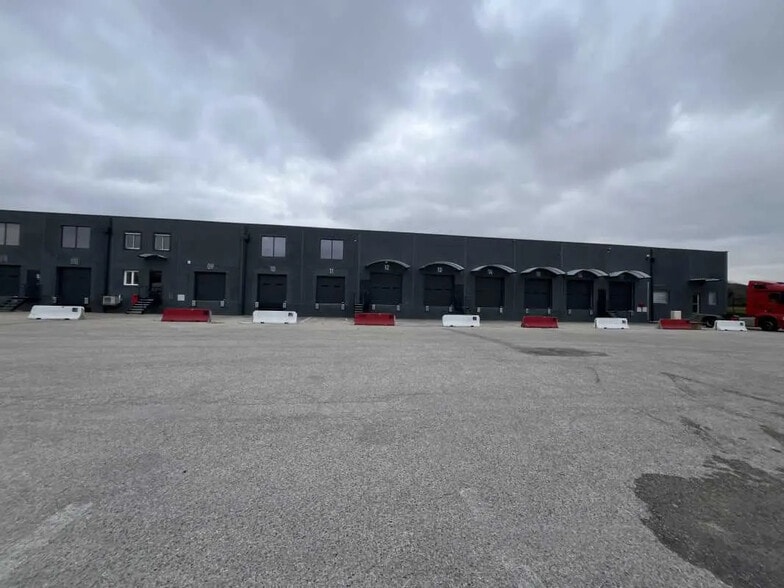 20-24 Avenue Du Vingt Quatre Août, Corbas for lease - Building Photo - Image 3 of 13