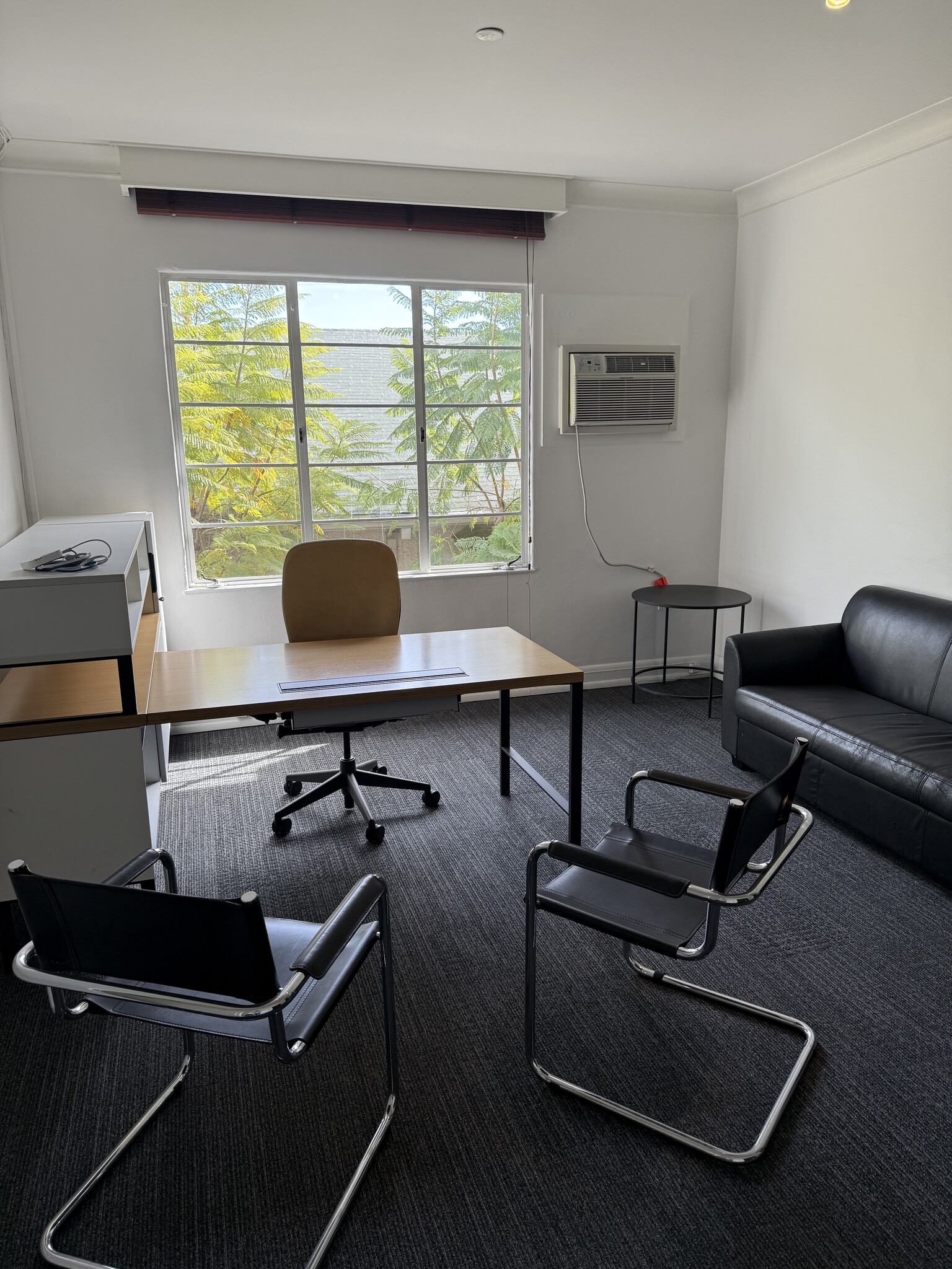 1041 N Formosa Ave, West Hollywood, CA for lease Interior Photo- Image 1 of 4