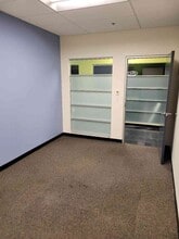 10 Strecker Rd, Ellisville, MO à louer Photo intérieure- Image 2 de 3