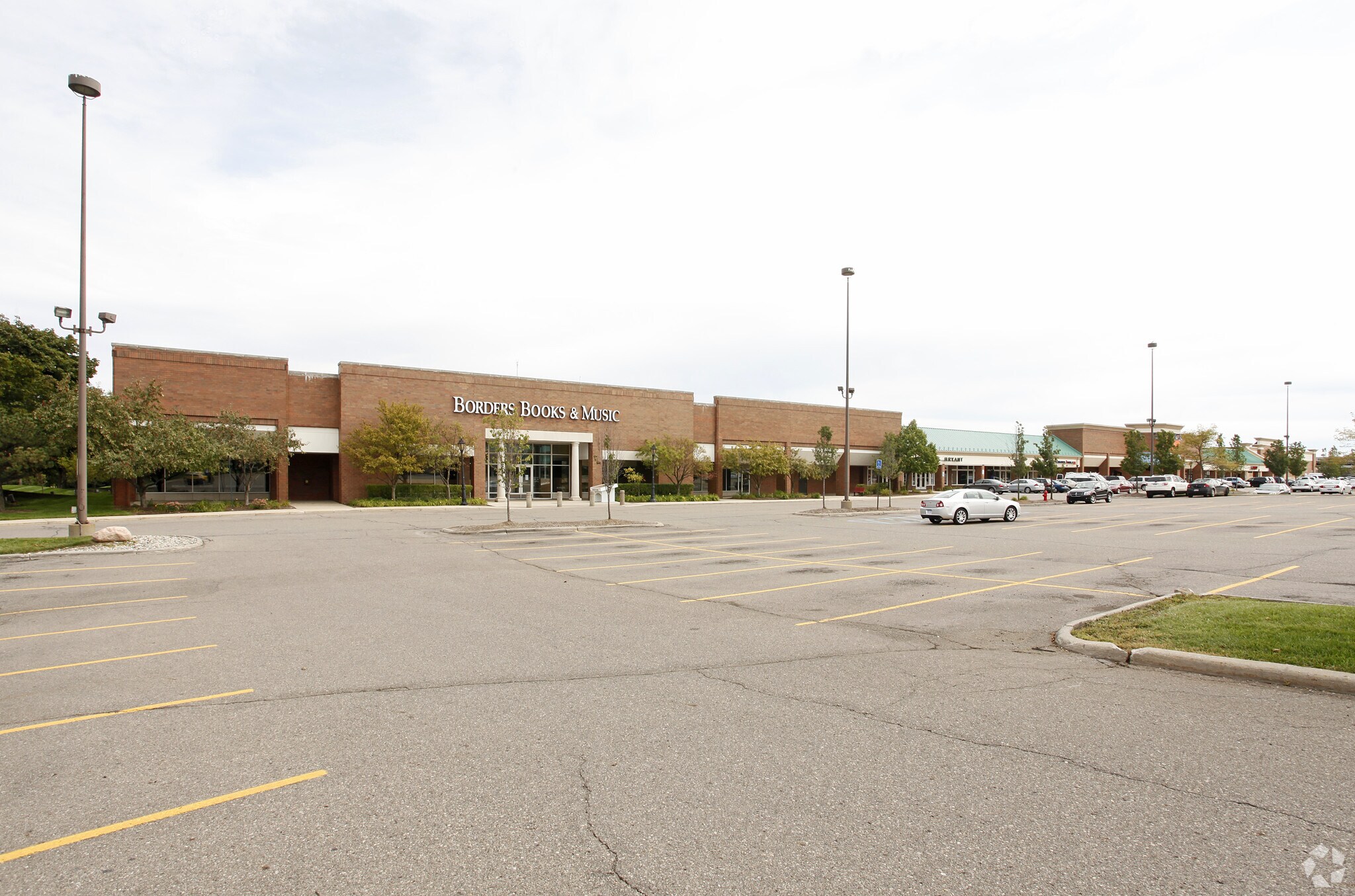 43075-43271 Crescent Blvd, Novi, MI à louer Photo principale- Image 1 de 25