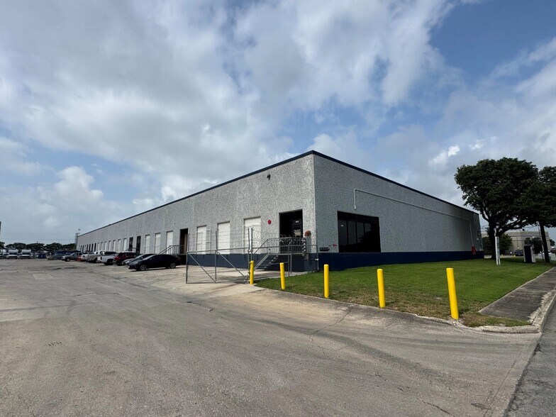 4514-4520 Tejasco, San Antonio, TX à louer - Photo du bâtiment - Image 2 de 2