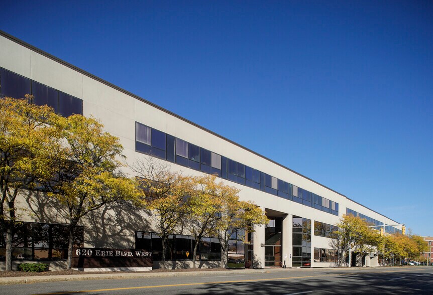 620 W Erie Blvd, Syracuse, NY à louer - Photo du bâtiment - Image 2 de 10