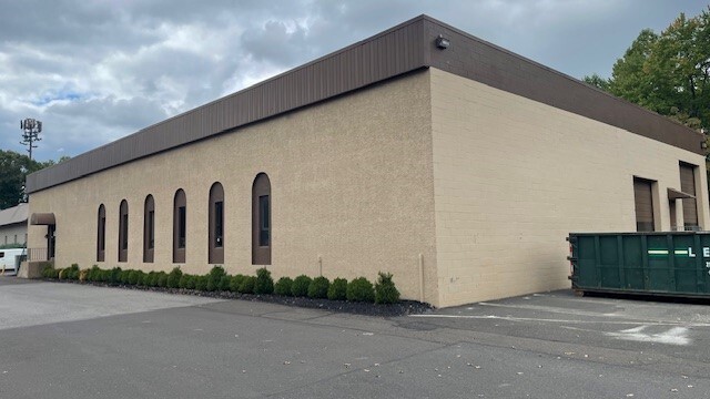 1957 Pioneer Rd, Huntingdon Valley, PA for lease - Building Photo - Image 1 of 6