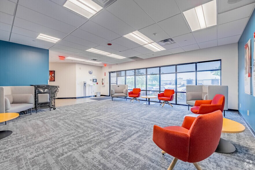 10083-10095 International Blvd, Cincinnati, OH à louer - Photo intérieure - Image 2 de 23