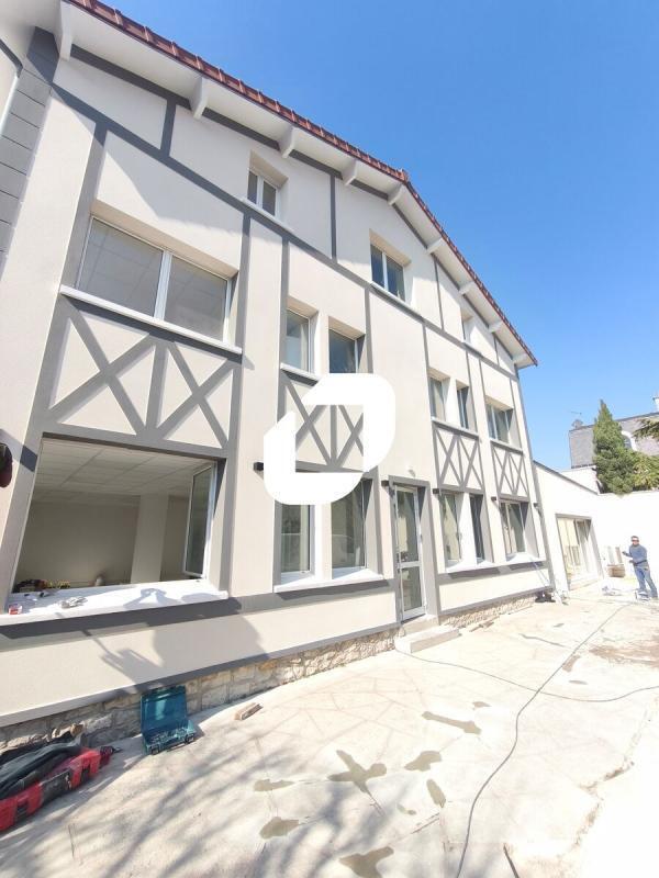 Office in Bry-sur-Marne for lease Building Photo- Image 1 of 8