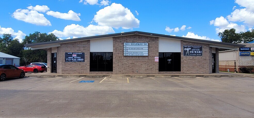 901 E Highway 90A, Richmond, TX à louer - Photo du bâtiment - Image 2 de 18