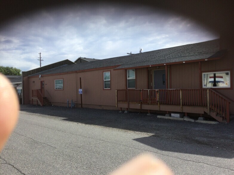 200 & 210 N Volland St. portfolio of 2 properties for sale on LoopNet.ca - Primary Photo - Image 2 of 9