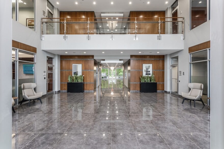 9998 Crosspoint Blvd, Indianapolis, IN for lease - Building Photo - Image 1 of 2