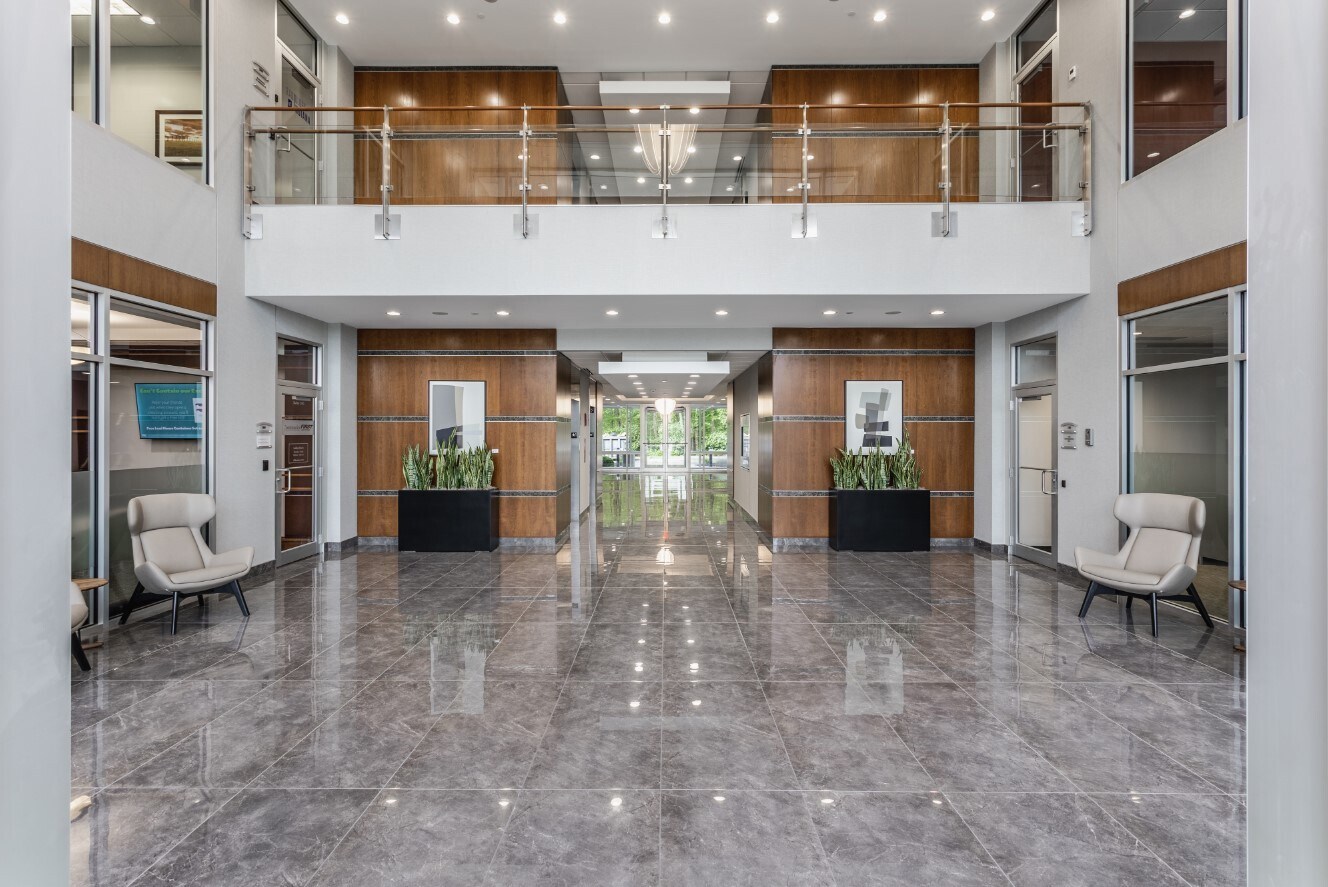 9998 Crosspoint Blvd, Indianapolis, IN for lease Building Photo- Image 1 of 3