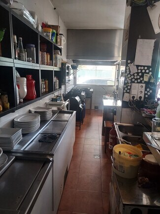 Plus de détails pour Multi-résidentiel à vendre