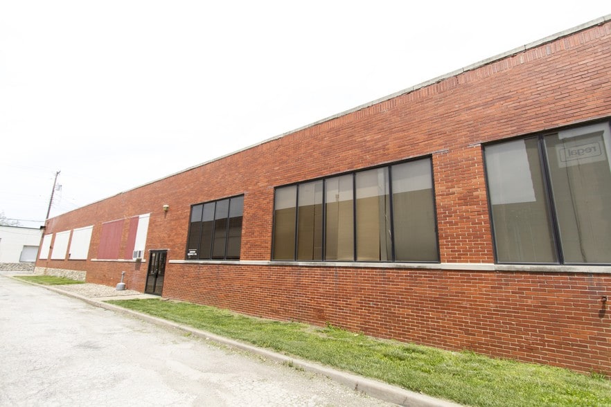1534 Burlington St, North Kansas City, MO for lease - Building Photo - Image 3 of 6