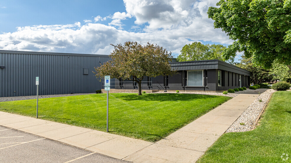 2101 Kennedy Rd, Janesville, WI for lease - Building Photo - Image 3 of 4