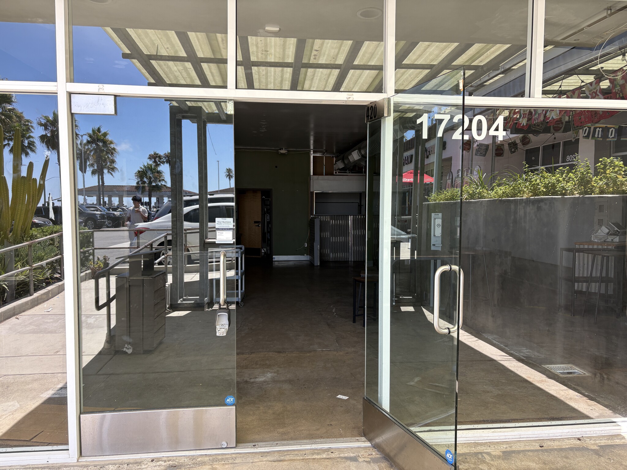 17208 Pacific Coast Hwy, Huntington Beach, CA for lease Interior Photo- Image 1 of 4