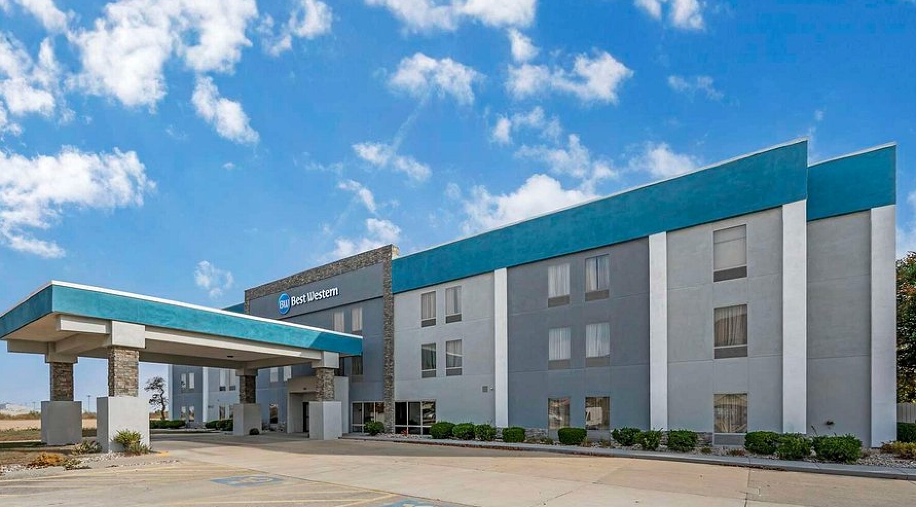 1416 Broadway Ave E, Mattoon, IL à vendre Photo du bâtiment- Image 1 de 9