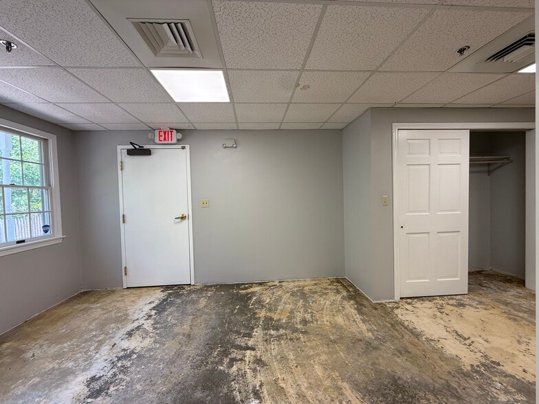 694 Main St, Holden, MA for lease - Building Photo - Image 3 of 23