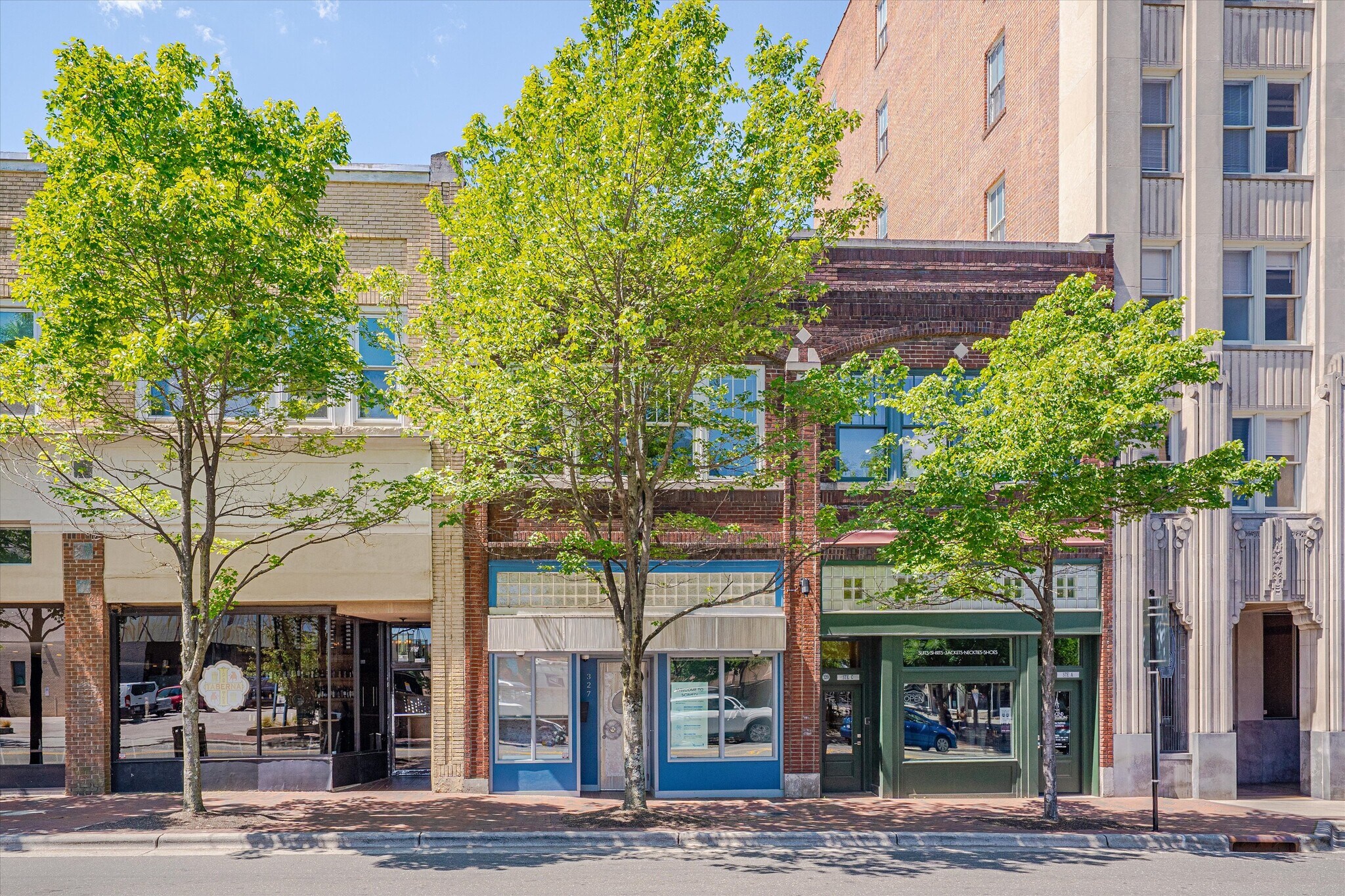 327 W Main St, Durham, NC à louer Photo du bâtiment- Image 1 de 7