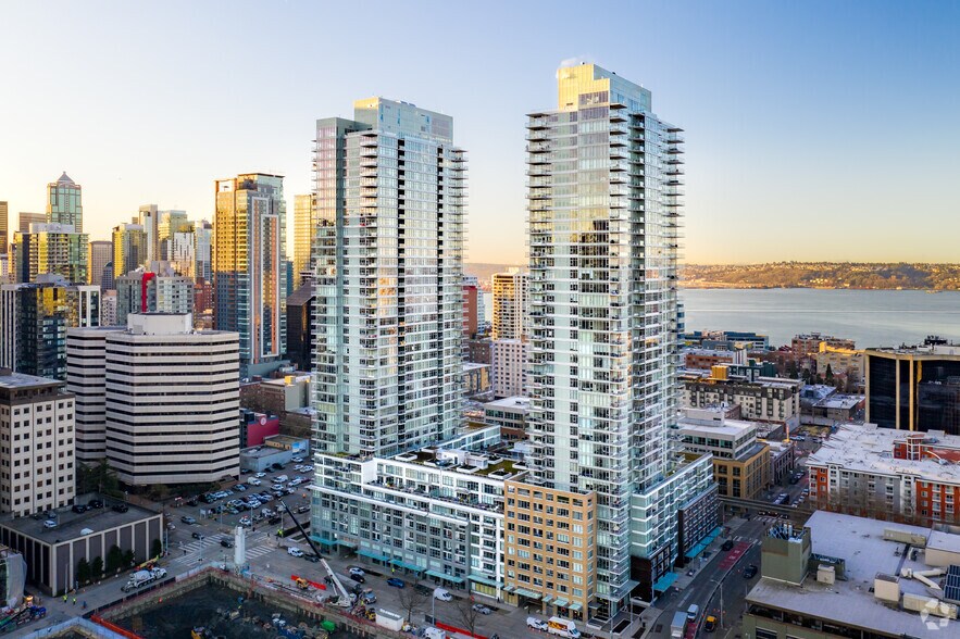 588 Bell St, Seattle, WA à louer - Photo du bâtiment - Image 1 de 2