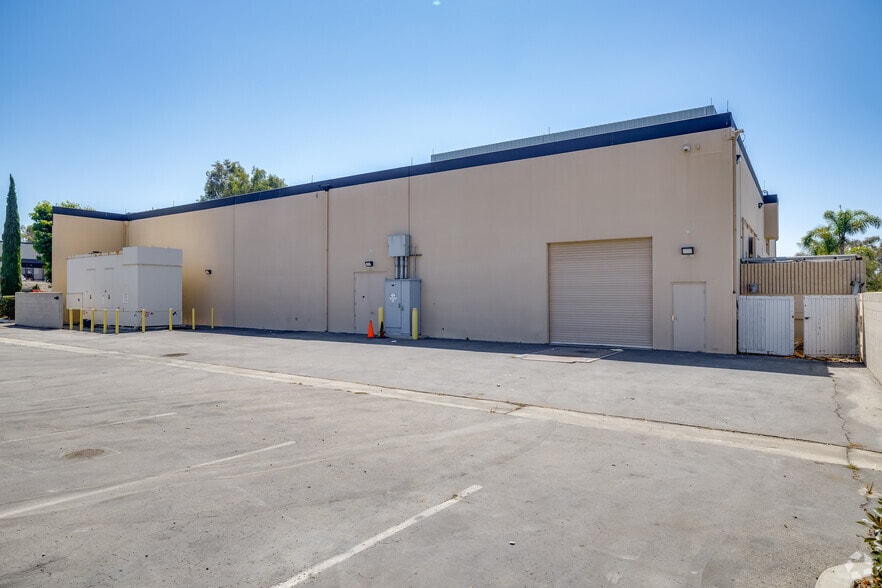 2160 Las Palmas Dr, Carlsbad, CA for lease - Building Photo - Image 3 of 12