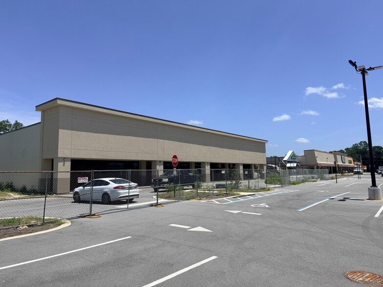 352 W James Lee Blvd, Crestview, FL for lease - Primary Photo - Image 1 of 5