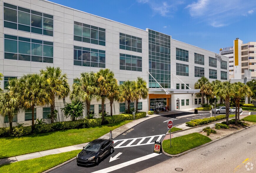 625 6th Ave S, Saint Petersburg, FL à louer - Photo du bâtiment - Image 3 de 9