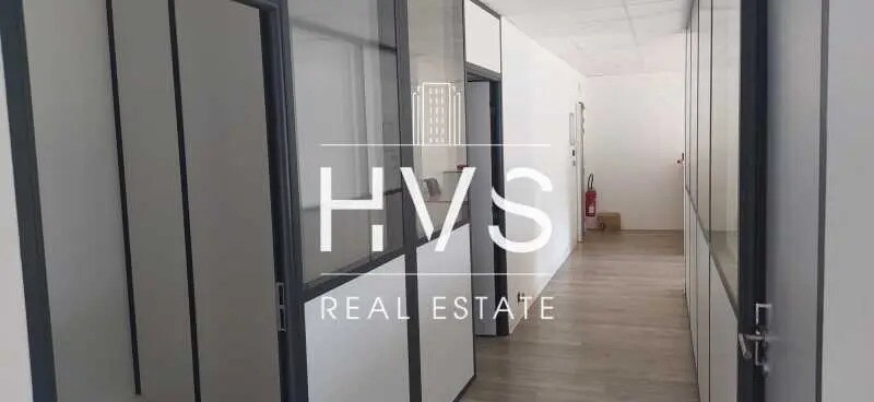Office in Gardanne for lease - Interior Photo - Image 2 of 11