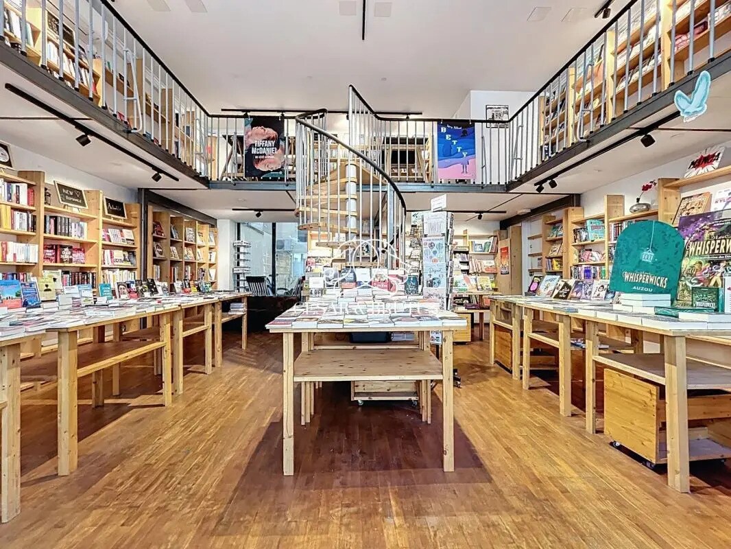 Retail in Lyon for sale Interior Photo- Image 1 of 5