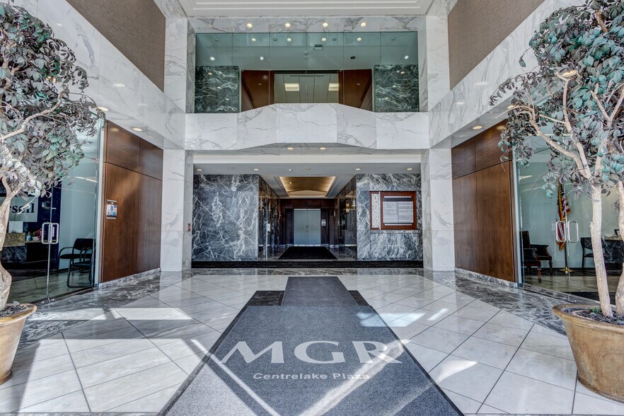 3401 Centrelake Dr, Ontario, CA à louer - Hall d’entrée - Image 3 de 9